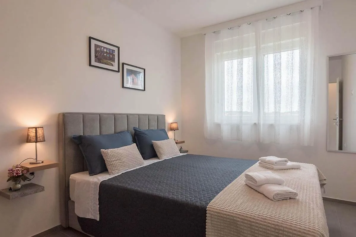Apartman Blue One Pula 0*,  Croatia